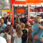 Dziecinki odwiedziły  strażaków i policjantów