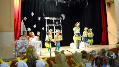 Przedszkolaki na przedstawieniu teatralnym w Bystrzycy