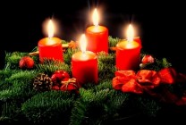 Čtyři svíčky na adventním věnci