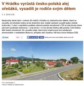 V Hrádku vyrůstá česko-polská alej ořešáků, vysadili je rodiče svým dětem (Parlamentní listy 3. 4. 2016)