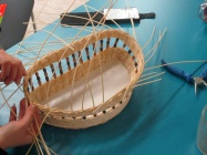 Velikonoční vyrábění - pletení košíků z pedigu