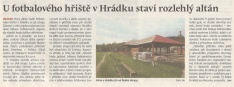 U fotbalového hřiště v Hrádku staví rozlehlý altán (Hutník 17. 5. 2017)